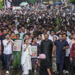 बंगालियों के सम्मान में सड़कों पर ममता, ‘अवैध प्रवासी’ ठहराए जाने का किया विरोध